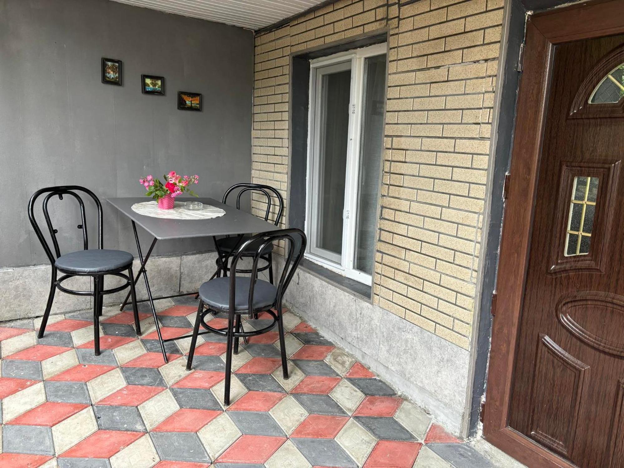 Guest House Happy House Kutaisi Exteriér fotografie