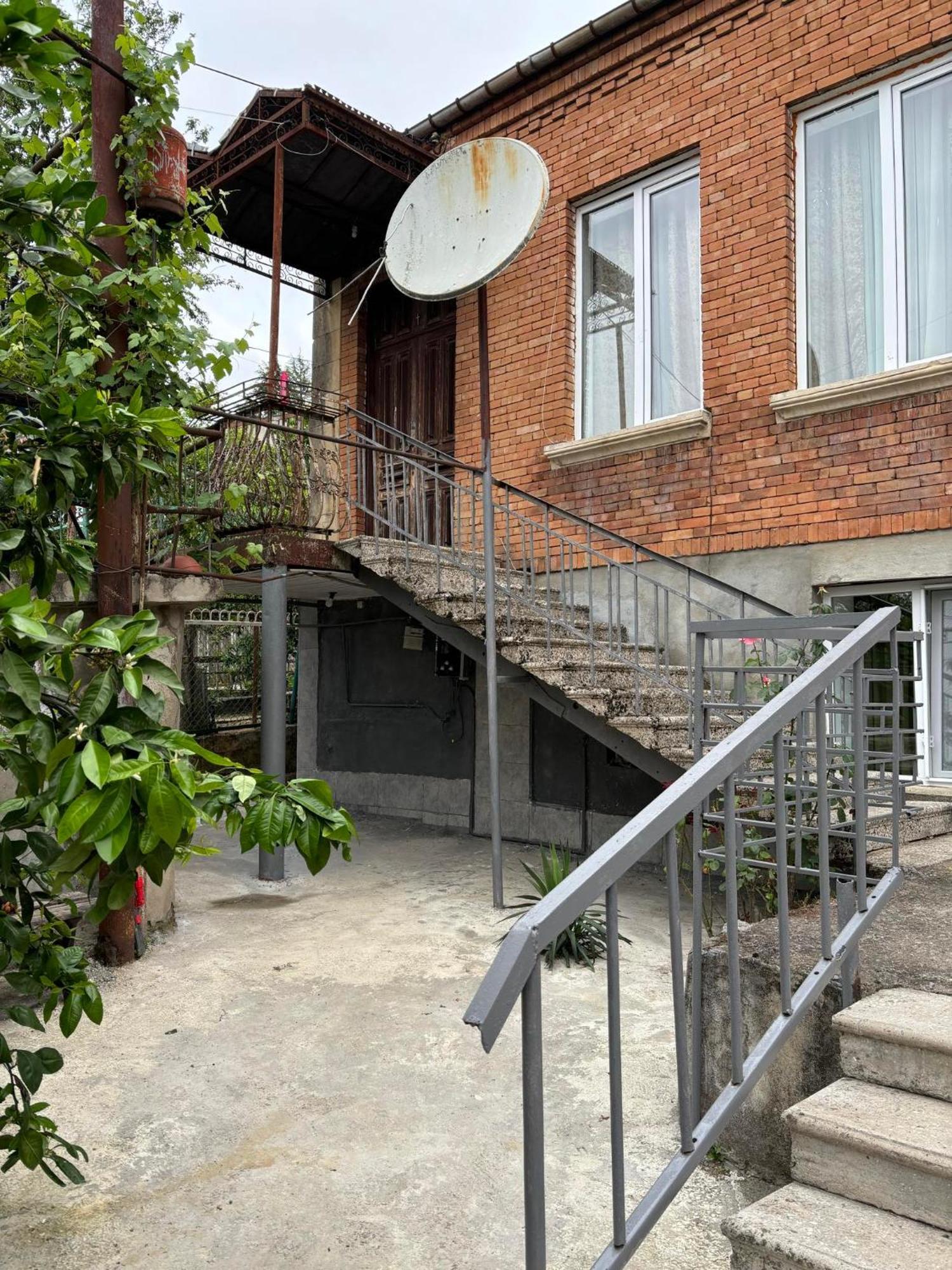 Guest House Happy House Kutaisi Exteriér fotografie